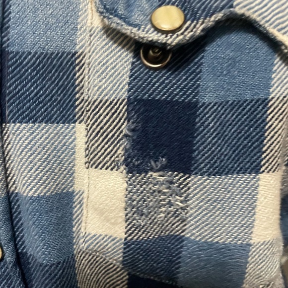 1975 / Men’s Distressed and Ripped Plaid Flannel Shirt (size M) - Picture 3 of 6